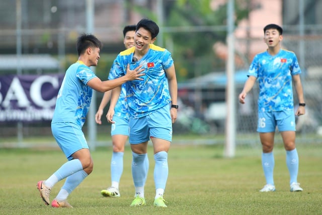 Humor: Vietnam-stjernen i U23-laget «jukset» uten hell, lagkameratene var ekstremt «sinte» – Bilde 2. Hài hước: Ngôi sao U.23 Việt Nam 'gian lận' bất thành, đồng đội hết sức ‘tức giận’- Ảnh 2.