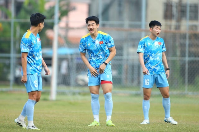 Humor: Vietnams U23-stjerne «jukser» uten hell, lagkameratene er ekstremt «sinte» - Bilde 3. Hài hước: Ngôi sao U.23 Việt Nam 'gian lận' bất thành, đồng đội hết sức ‘tức giận’- Ảnh 3.