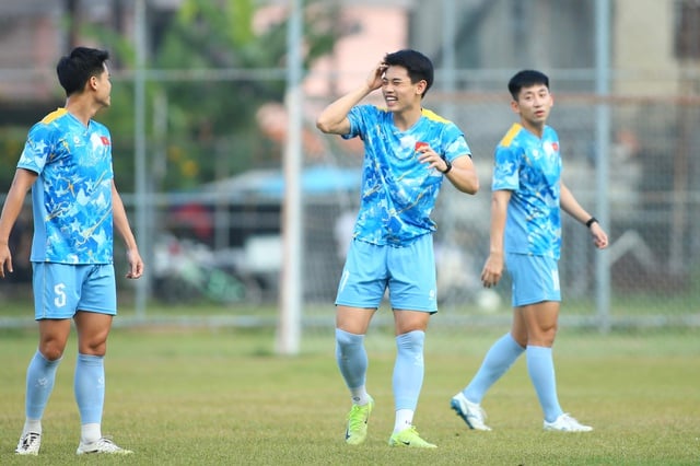 Humor: Vietnams U23-stjerne «jukser» uten hell, lagkameratene er ekstremt «sinte» - Bilde 4. Hài hước: Ngôi sao U.23 Việt Nam 'gian lận' bất thành, đồng đội hết sức ‘tức giận’- Ảnh 4.