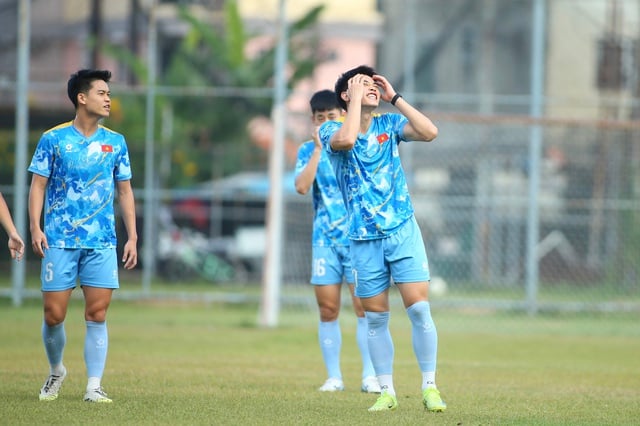 Humor: Vietnams U23-stjerne «jukser» uten hell, lagkameratene er ekstremt «sinte» - Bilde 5. Hài hước: Ngôi sao U.23 Việt Nam 'gian lận' bất thành, đồng đội hết sức ‘tức giận’- Ảnh 5.