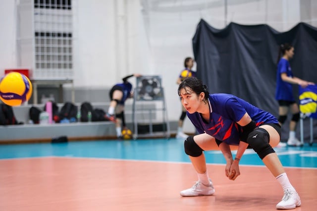 Die Trainerin der vietnamesischen Volleyball-Frauenmannschaft verkündet gute Neuigkeiten über Thanh Thuy, ist aber besorgt über die „seltsame“ Spielzeit – Foto 1. HLV đội bóng chuyền nữ Việt Nam báo tin vui về Thanh Thúy, lo ngại giờ đấu 'lạ'- Ảnh 1.