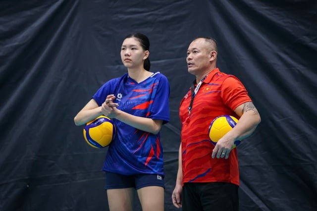 Die Trainerin der vietnamesischen Volleyball-Frauenmannschaft verkündet gute Neuigkeiten über Thanh Thuy, ist aber besorgt über die „seltsame“ Spielzeit – Foto 2. HLV đội bóng chuyền nữ Việt Nam báo tin vui về Thanh Thúy, lo ngại giờ đấu 'lạ'- Ảnh 2.
