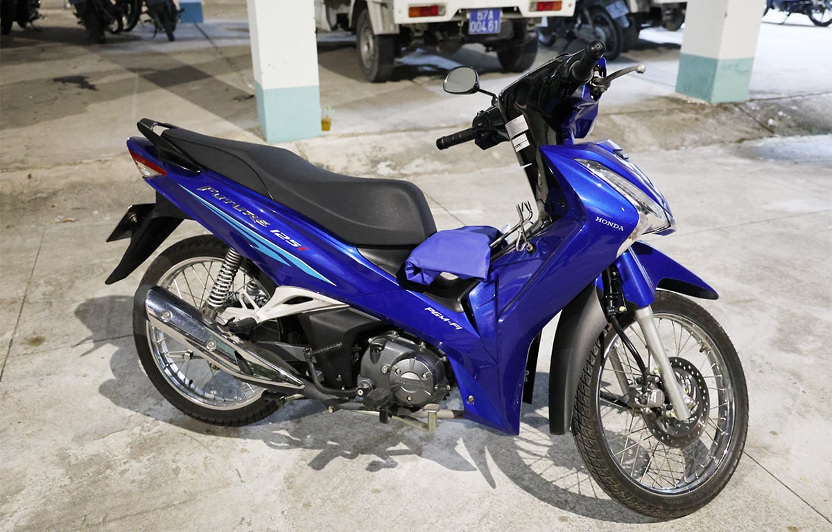 Snabbt fånga motivet för den stulna bilen utan ägare Xe tang vật được Công an phường thu hồi