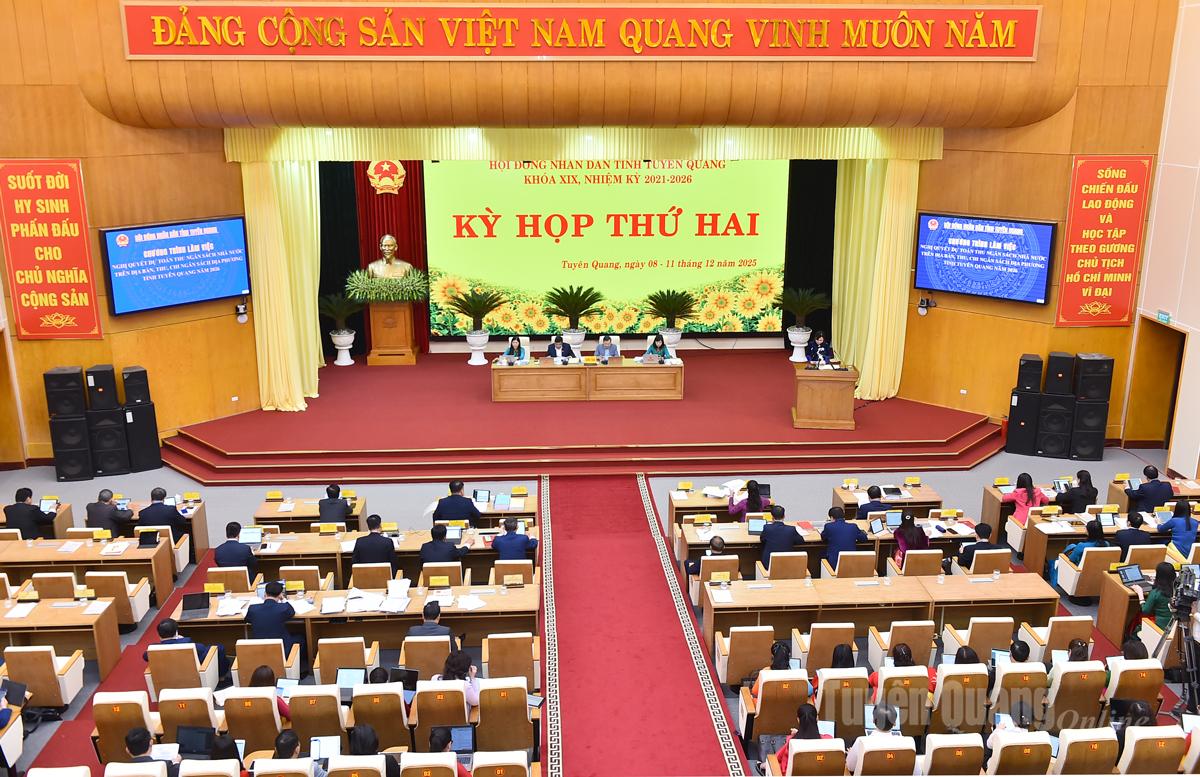 Обзор дневного заседания 9 декабря, второй сессии Провинциального Народного Совета.