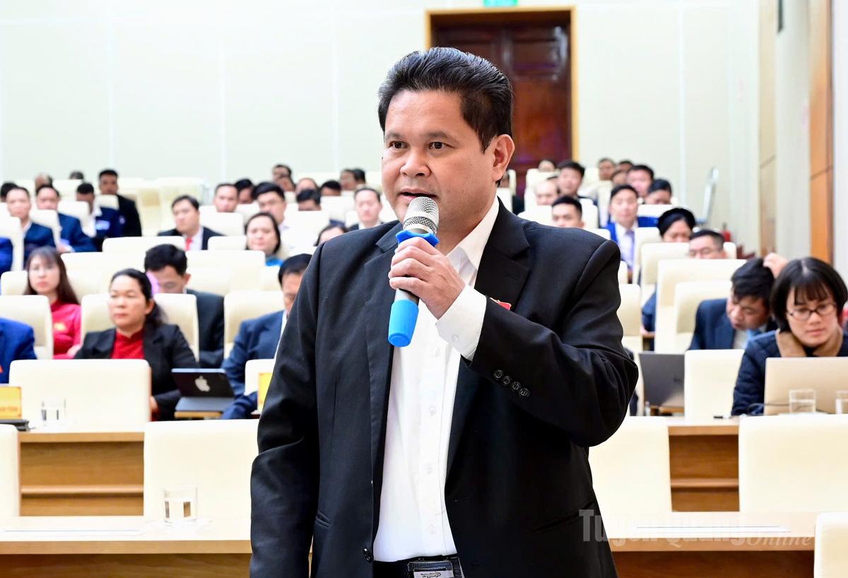 Делегат Ван Со Кон выступил на сессии.