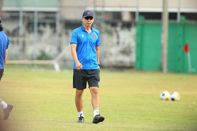 ភាពខុសគ្នារវាងអ្នករៀបការ និងអ្នកនៅលីវ U.23 វៀតណាម - រូបថត ១. Khác biệt giữa người có vợ và người còn độc thân ở U.23 Việt Nam - Ảnh 1.