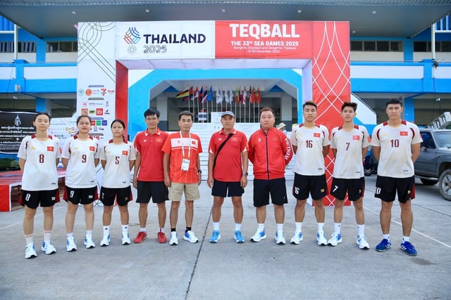 Sân thi đấu chưa hoàn thiện, đội teqball Việt Nam phải 'tập chay' ở ngoài- Ảnh 4.