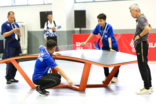 Sân thi đấu chưa hoàn thiện, đội teqball Việt Nam phải 'tập chay' ở ngoài- Ảnh 9.