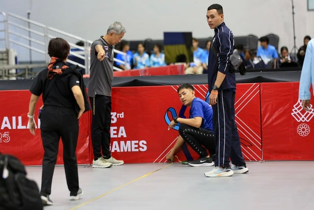 Sân thi đấu chưa hoàn thiện, đội teqball Việt Nam phải 'tập chay' ở ngoài- Ảnh 10.