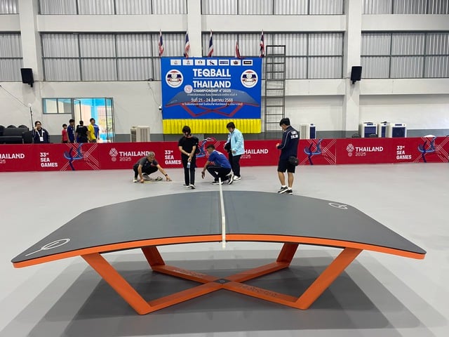 Sân thi đấu chưa hoàn thiện, đội teqball Việt Nam phải 'tập chay' ở ngoài- Ảnh 13.