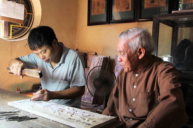 យូណេស្កូចុះបញ្ជីគំនូរប្រជាប្រិយ Dong Ho ជាបេតិកភណ្ឌដែលត្រូវការការការពារជាបន្ទាន់ - រូបថត ៤. UNESCO ghi danh Nghề làm tranh dân gian Đông Hồ vào danh sách Di sản cần bảo vệ khẩn cấp - Ảnh 4.