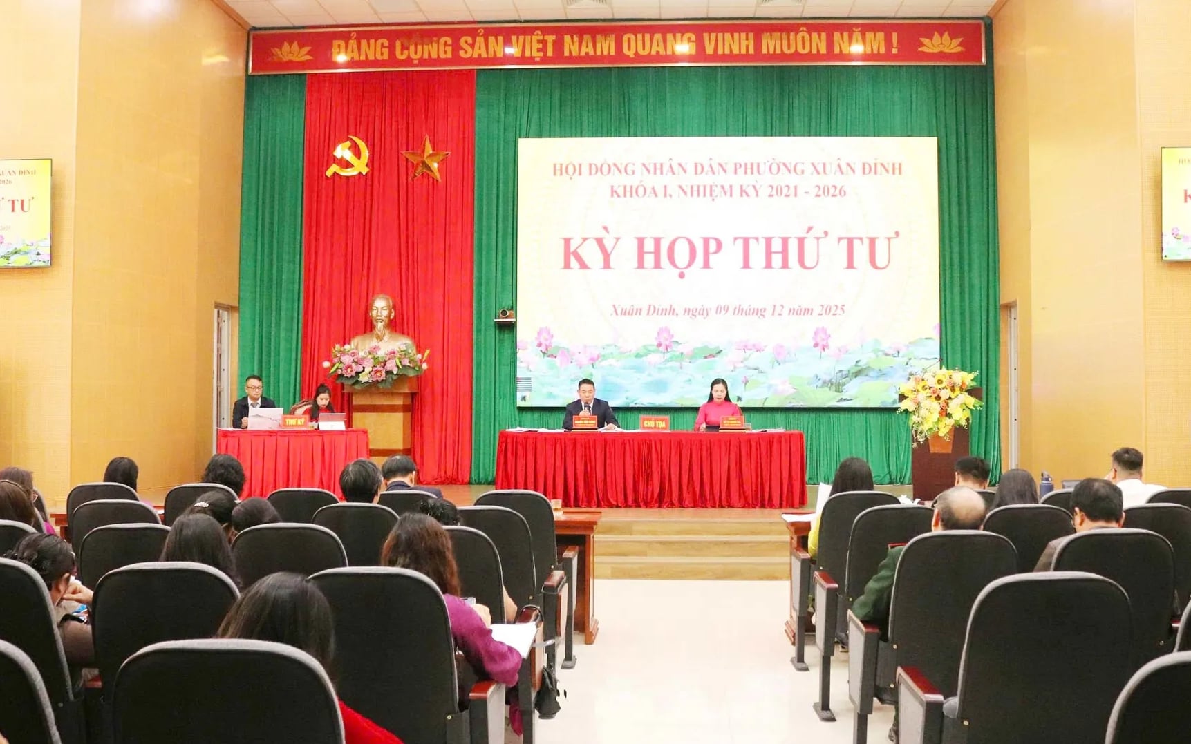 Quang cảnh Kỳ họp