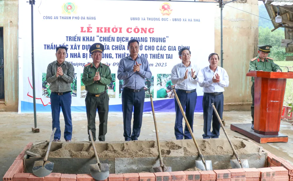 El secretario del Partido de la ciudad de Da Nang, Le Ngoc Quang, y los delegados realizaron la ceremonia de inicio de obras del proyecto.