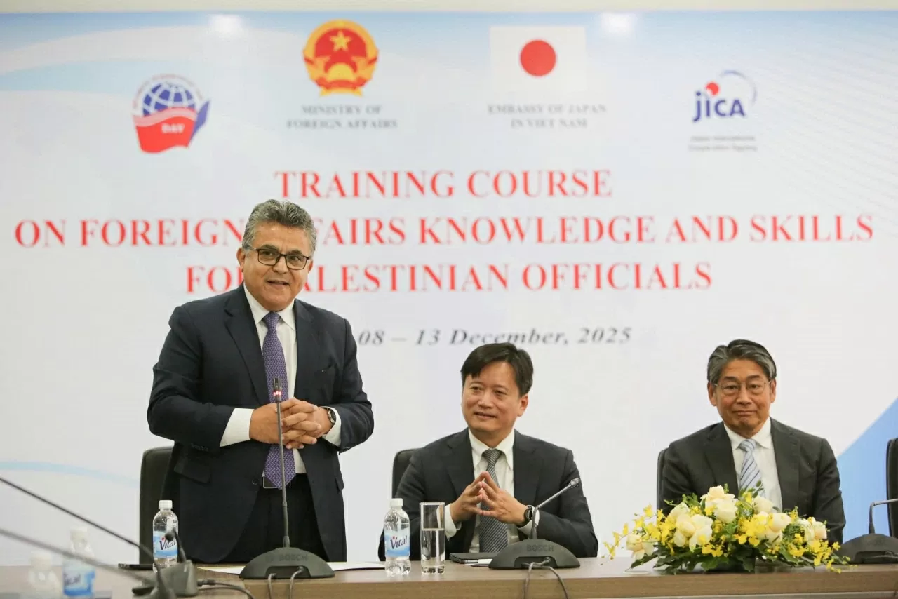 (Источник: Совет по подготовке и развитию кадров в сфере иностранных дел) (Nguồn: Ban đào tạo, bồi dưỡng cán bộ đối ngoại)