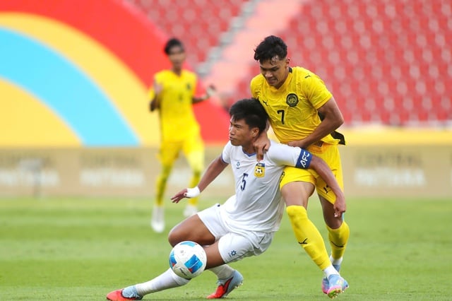 Sao Malaysia tức tốc về nước vì cha dượng qua đời, vắng mặt trận đại chiến U.23 Việt Nam?- Ảnh 2.