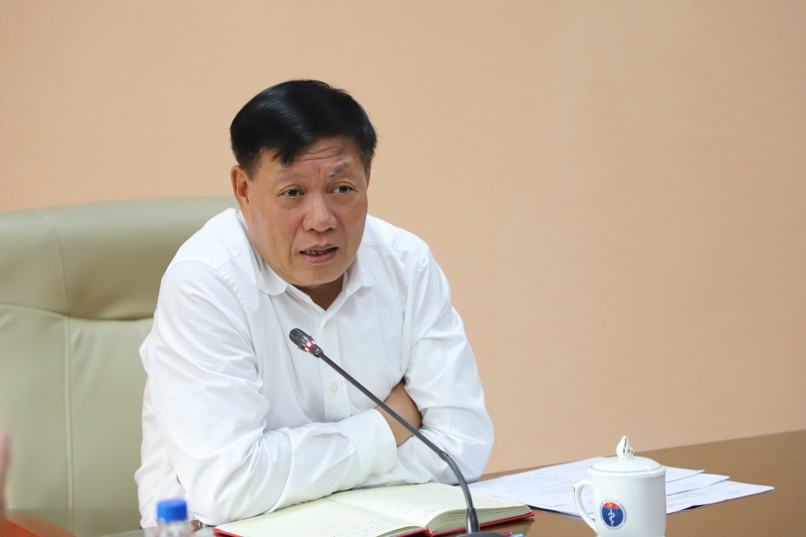 Xây dựng pháp luật, hoàn thiện thể chế là nhiệm vụ trọng tâm, ưu tiên để tạo thuận lợi cho người dân trong lĩnh vực Y tế- Ảnh 1.