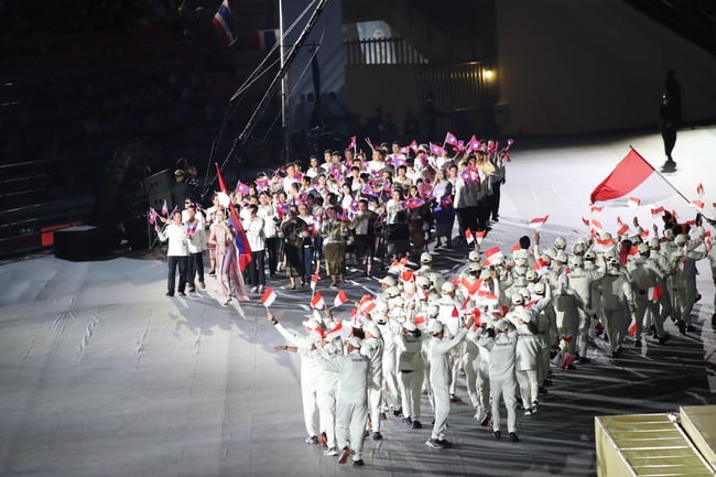 ពិធីបើកការប្រកួតកីឡាស៊ីហ្គេម ៣៣៖ ចម្រុះពណ៌ និងគួរឲ្យចាប់អារម្មណ៍ - រូបថត ៩. Lễ khai mạc SEA Games 33: Đầy màu sắc và ấn tượng - Ảnh 9.