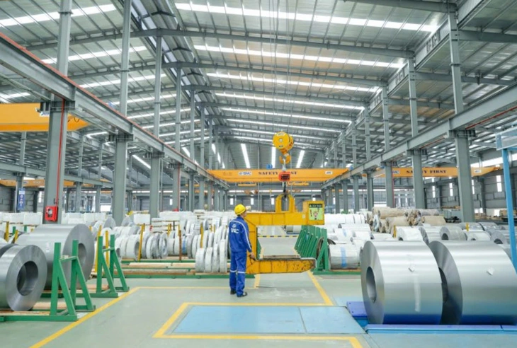 Chủ tịch và CEO loạt doanh nghiệp thi nhau gom cổ phiếu - Ảnh 1.