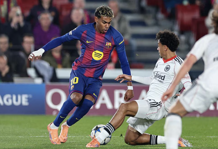 Hậu vệ tỏa sáng, Barcelona ngược dòng giành chiến thắng sân nhà - Ảnh 4.