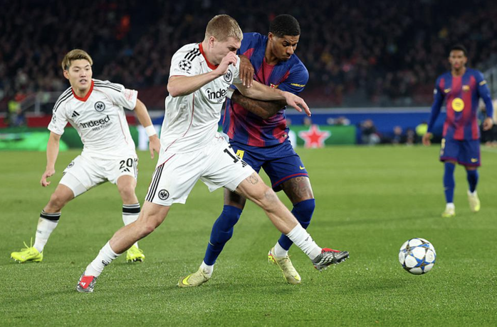 Hậu vệ tỏa sáng, Barcelona ngược dòng giành chiến thắng sân nhà - Ảnh 5.