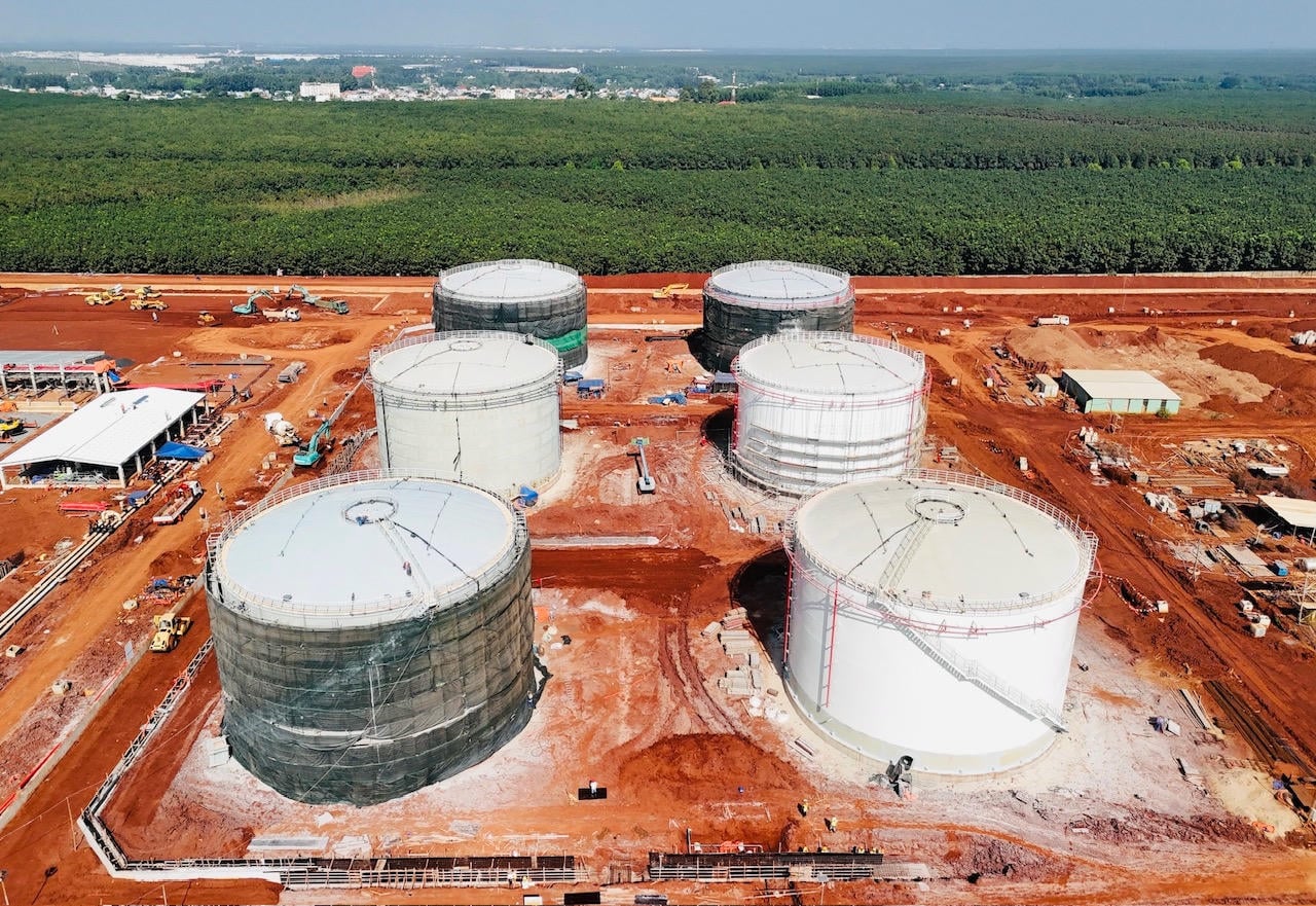 Sistem tangki bahan api di kawasan teknikal. (Foto dalam artikel: D. Khuong)