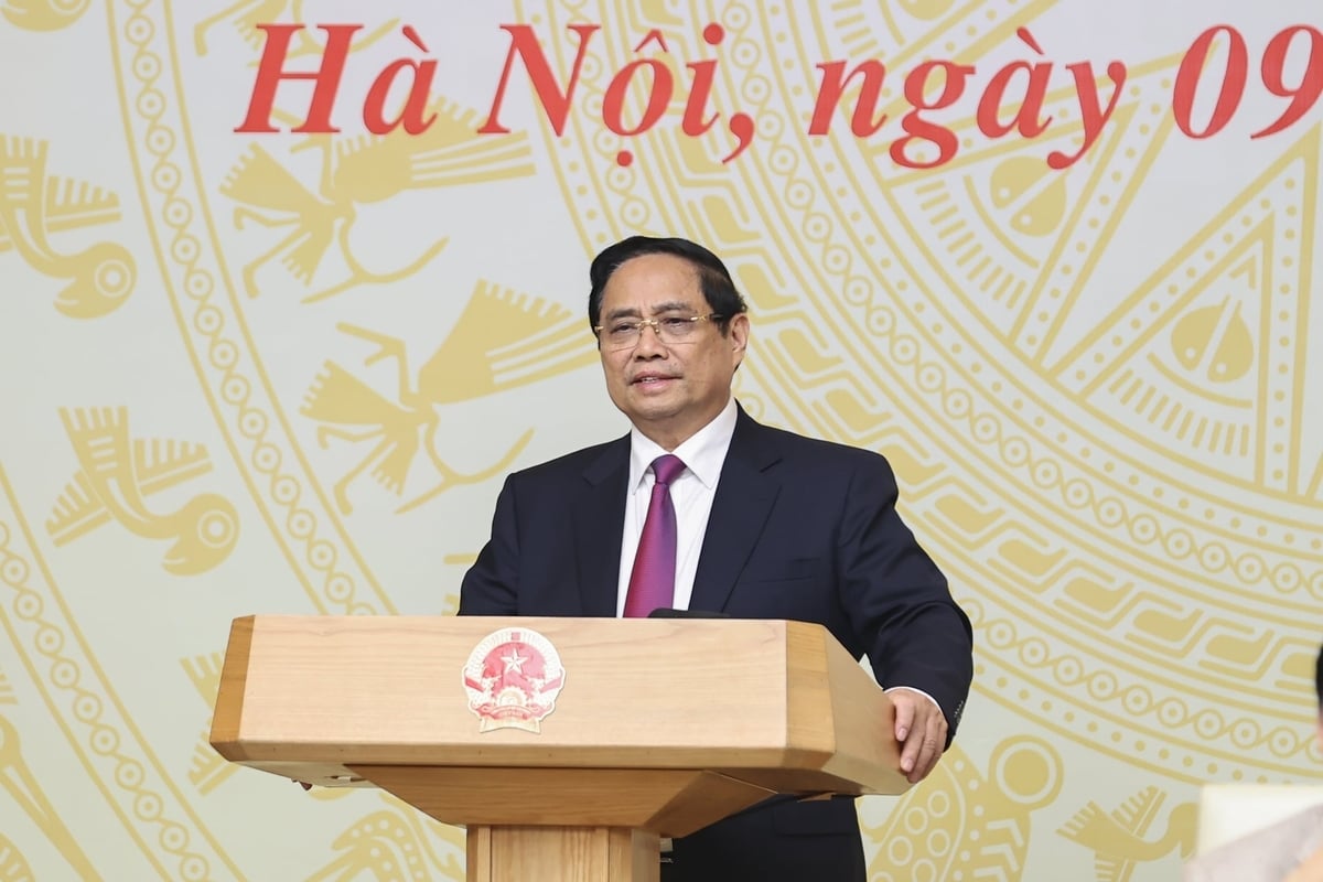 Perdana Menteri menugaskan tugas kepada kementerian, cabang, dan daerah. Foto: VGP. Thủ tướng giao nhiệm vụ cho các bộ, ngành, địa phương. Ảnh: VGP.