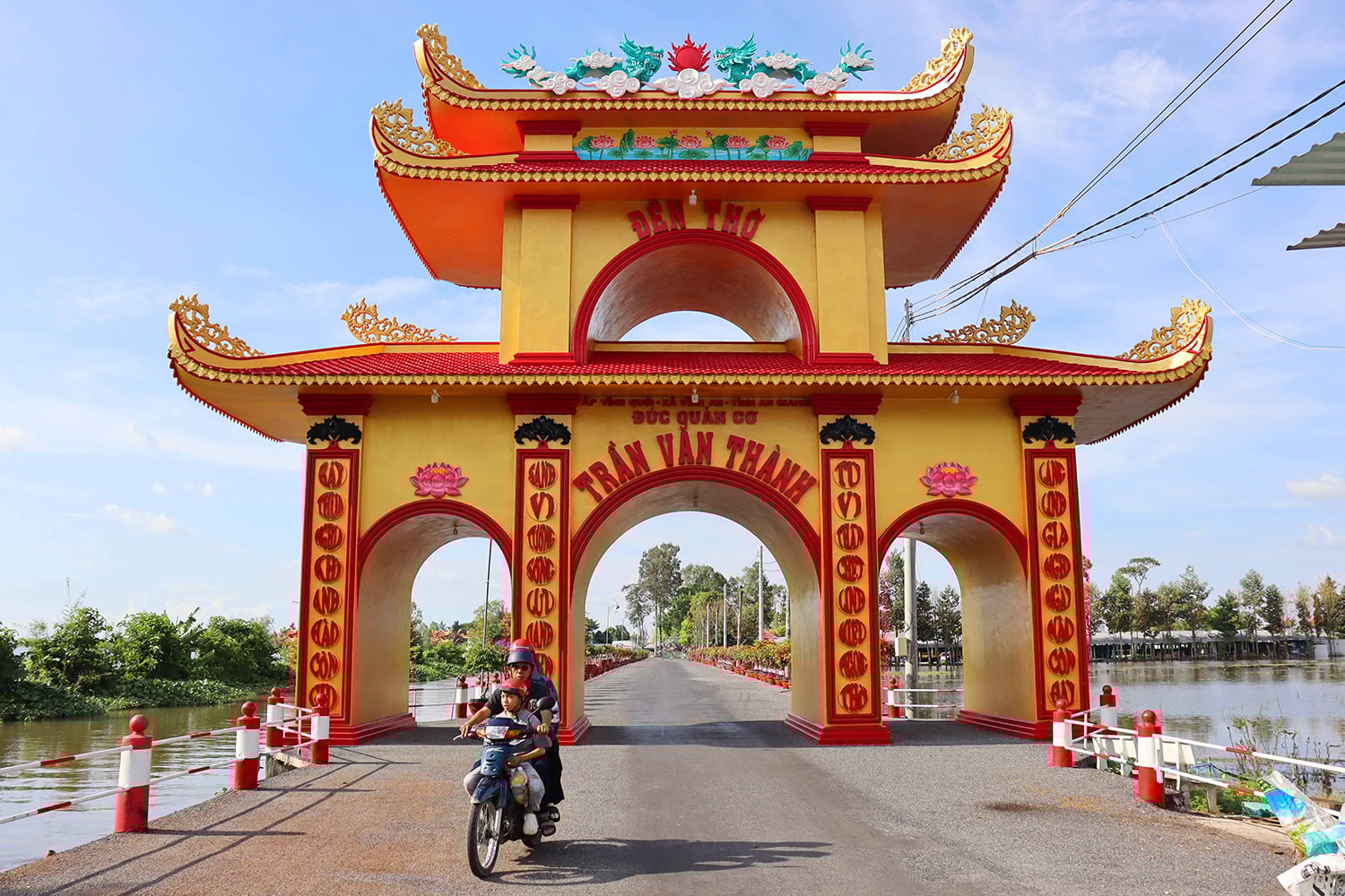 ເຈັດທົ່ງນາທີ່ສວຍງາມຢູ່ກາງນ້ໍາ