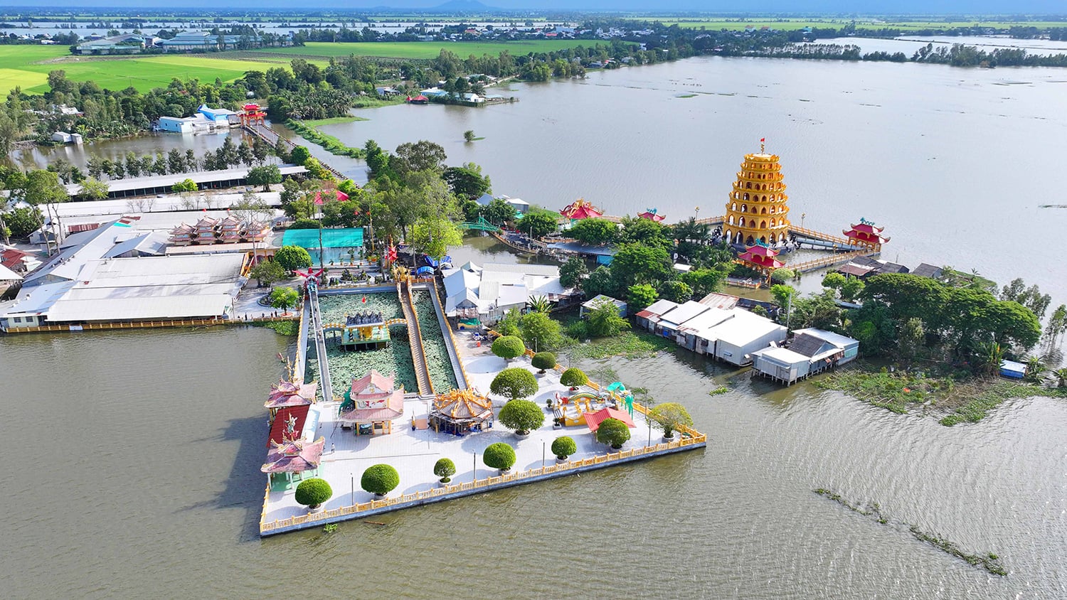 ເຈັດທົ່ງນາທີ່ສວຍງາມຢູ່ກາງນ້ໍາ