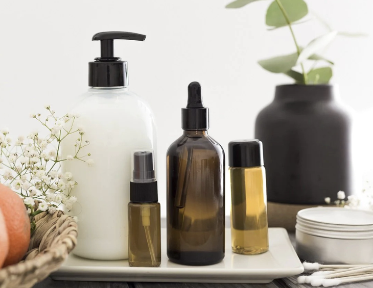 Министерство здравоохранения вновь отозвало и приостановило распространение ряда косметических средств, нарушающих санитарные нормы (Фото 1). mỹ phẩm - Ảnh 1.