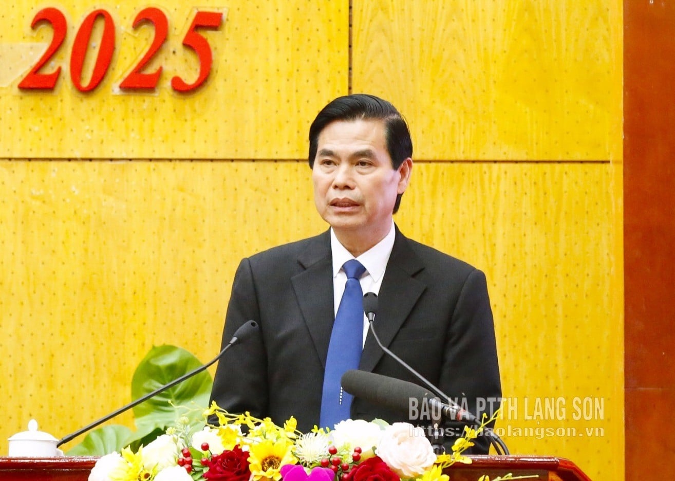 Товариш Хоанг Куок Кхань, секретар провінційного партійного комітету, виступив з промовою, на якій керував засіданням.