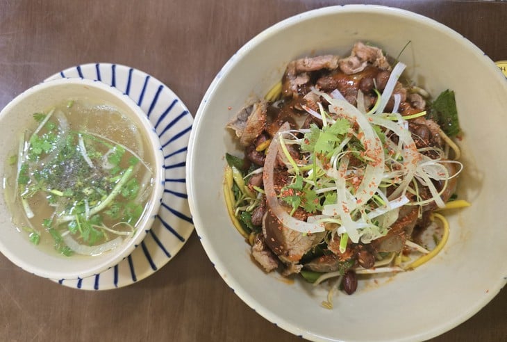 فو هانگ تو: فوی مخلوط تند و خوش طعم با سسی غلیظ و غنی - عکس ۲. Phở Hùng Tô - Ảnh 2.