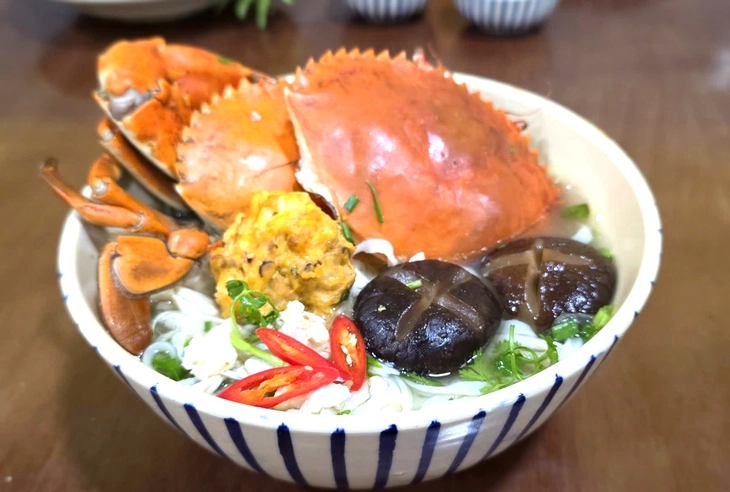 فو هانگ تو: فوی مخلوط تند با طعمی منحصر به فرد و سسی غلیظ - عکس ۵. Phở Hùng Tô - Ảnh 4.