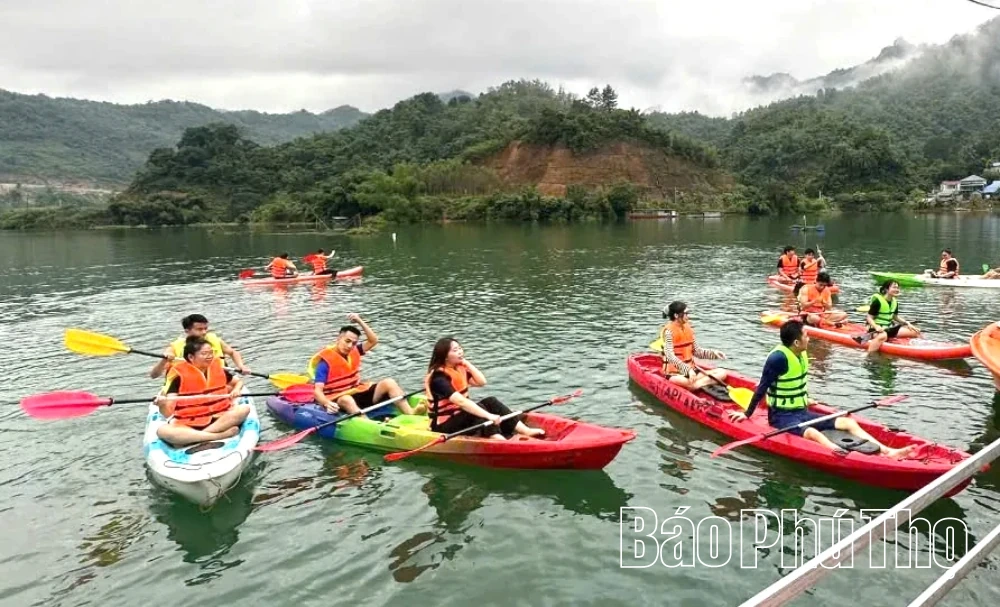 Промисловість і послуги вражаюче зростають