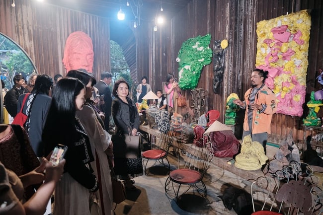 ພາກກາງ ຫວຽດນາມ ເຊີດຊູຮູບແບບຫໍພິພິດທະພັນເປີດກວ້າງ ແລະປະດິດສ້າງແບບຍືນຍົງ - ຮູບ 3. Miền Trung thúc đẩy mô hình bảo tàng mở và sáng tạo bền vững - Ảnh 3.