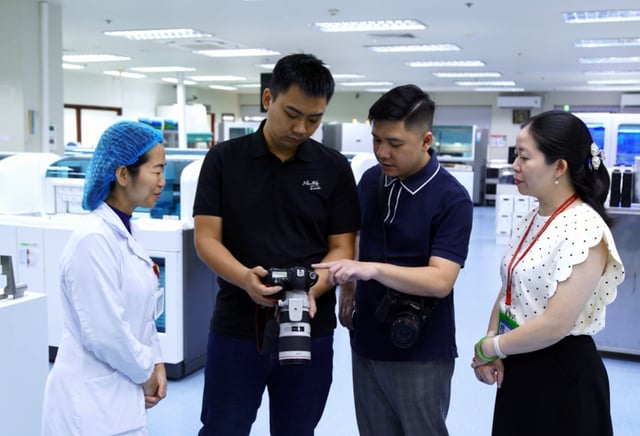 Egy vércsoport mögött a hallgatag emberek HIV elleni küzdelme áll - 3. kép. Đằng sau một đơn vị máu là cả cuộc chiến phòng, chống HIV của những con người thầm lặng- Ảnh 3.