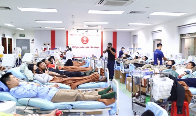 Egy vércsoport mögött a hallgatag emberek HIV elleni küzdelme áll - 4. kép. Đằng sau một đơn vị máu là cả cuộc chiến phòng, chống HIV của những con người thầm lặng- Ảnh 4.