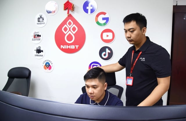 Egy vércsoport mögött a hallgatag emberek HIV elleni küzdelme áll - 5. kép. Đằng sau một đơn vị máu là cả cuộc chiến phòng, chống HIV của những con người thầm lặng- Ảnh 5.