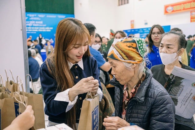 Long Châu đón khách hàng thứ 33 triệu: Cột mốc tự hào trên hành trình kiên tâm chăm sóc sức khỏe Việt Nam- Ảnh 5.