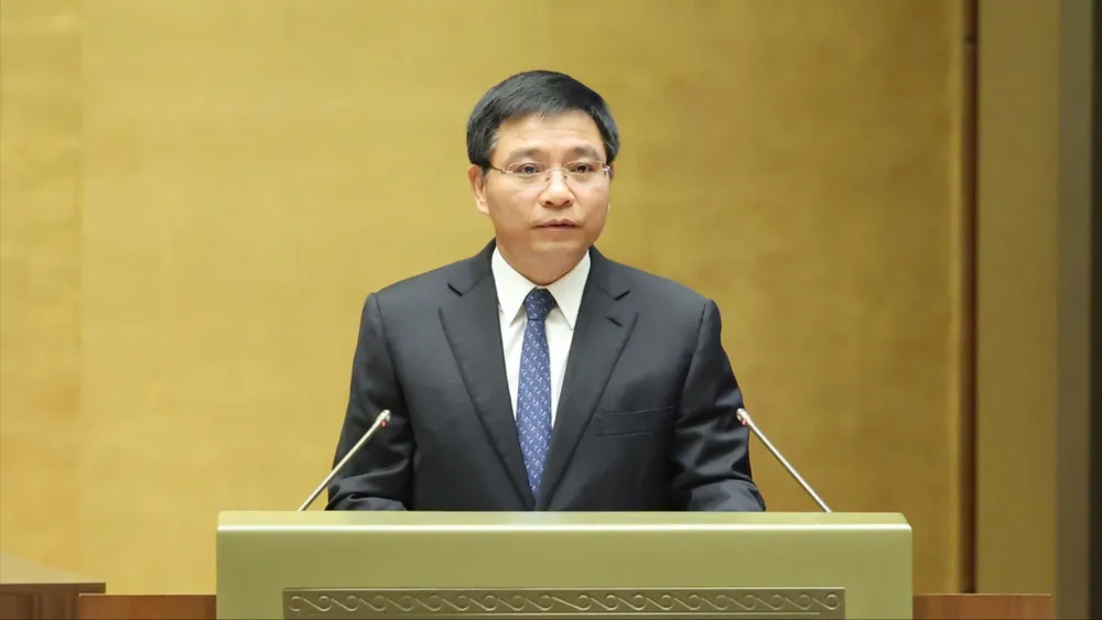 Minister finansów Nguyen Van Thang przedstawia propozycje rano 10 grudnia. Zdjęcie: QUANG PHUC