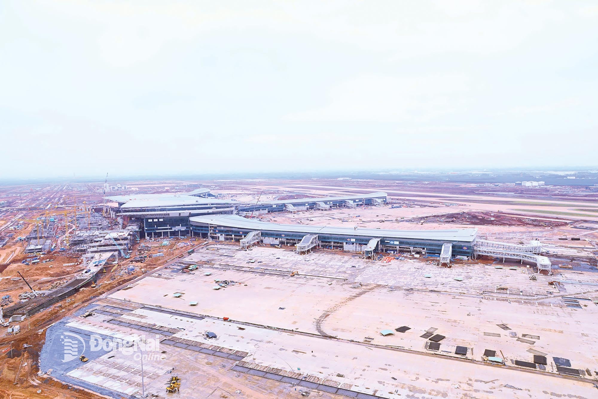 ສະໜາມບິນສາກົນລອງແທ່ງໃນມື້ຮີບດ່ວນເພື່ອບິນທຳອິດໃນວັນທີ 19/12. ພາບ: ກົງງຽນ