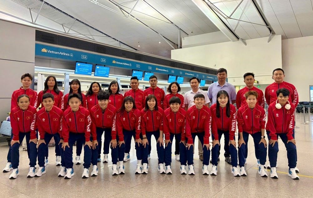 वियतनाम की महिला फुटसल टीम दक्षिण पूर्व एशियाई खेल 33 के लिए रवाना हुई - फोटो 3