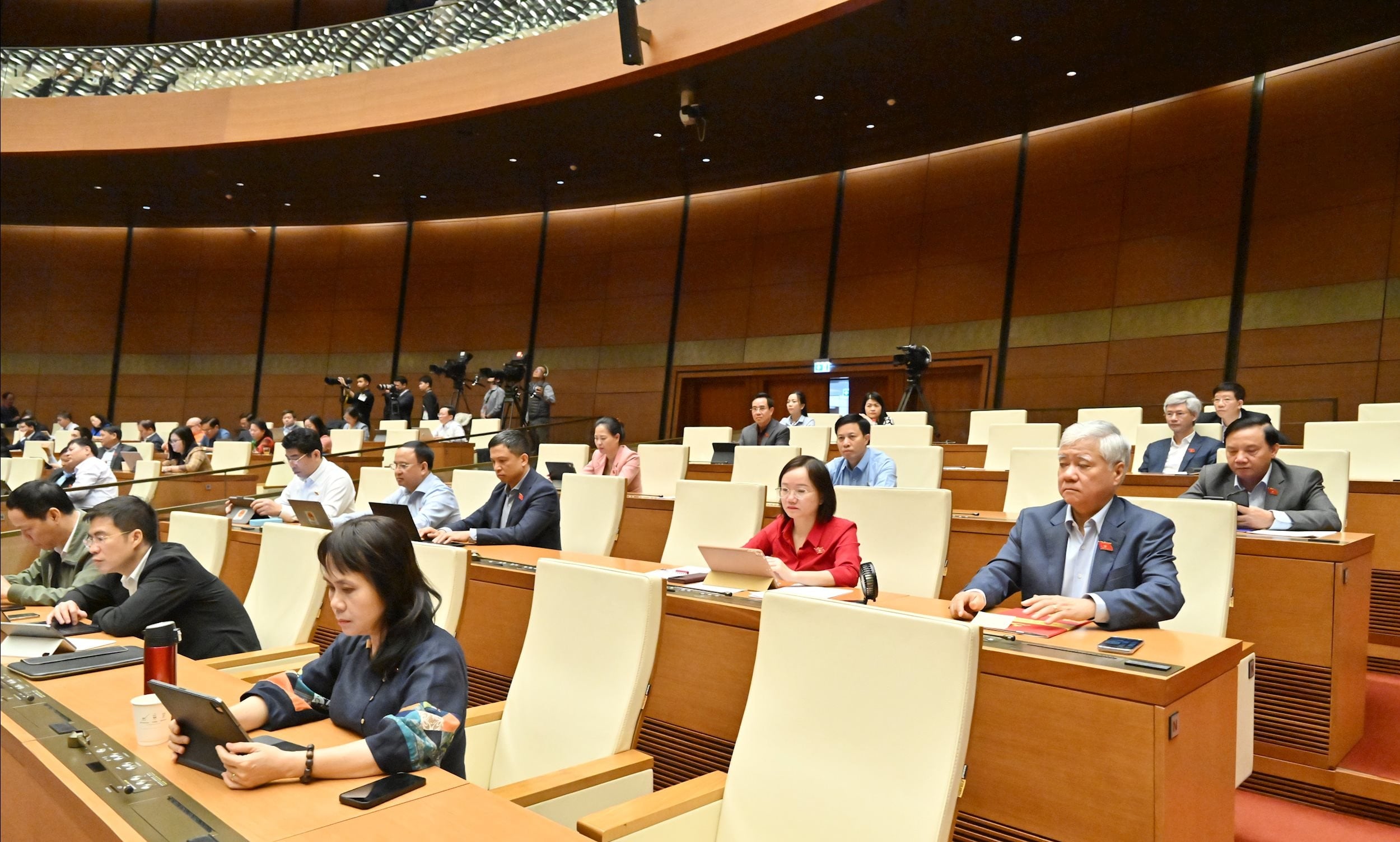 Delegați la întâlnireVQK_4221