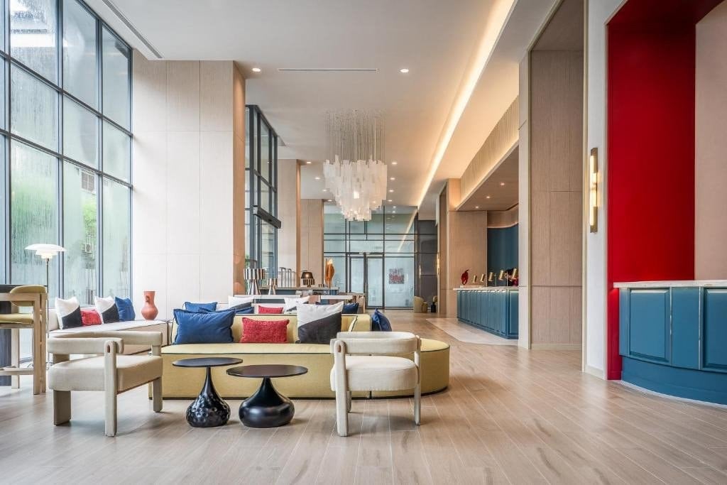 Modern hotellobby. Foto: Bokning