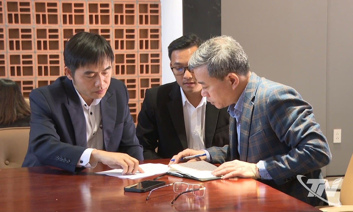 O representante do investidor forneceu informações relacionadas ao projeto e afirmou que estão cooperando estreitamente com as autoridades competentes para verificar e esclarecer a identidade daqueles que estão lucrando com o projeto.