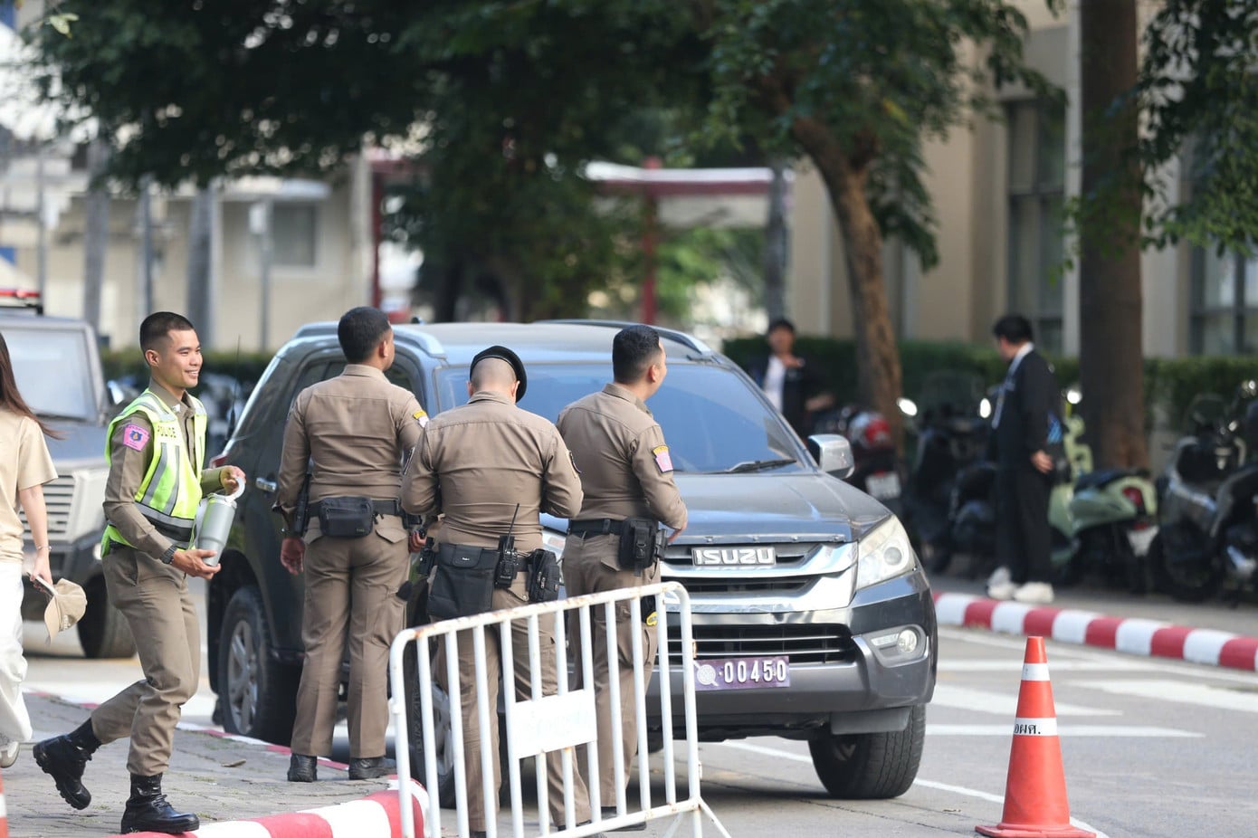 ພິເສດ, ພິທີເປີດງານກິລາຊີເກມໄດ້ຮັບການຈັດຂຶ້ນຢ່າງສະຫງ່າຜ່າເຜີຍພາຍໃຕ້ການເປັນປະທານຂອງພະມະຫາເຈົ້າມະຫາວະຊິຣາລົງກອນ ແລະ ພະລາຊີນີສຸທິດາ, ສະນັ້ນ ວຽກງານປ້ອງກັນຄວາມສະຫງົບໄດ້ຮັບການຮັບປະກັນຕື່ມອີກ. 1000039524.jpg