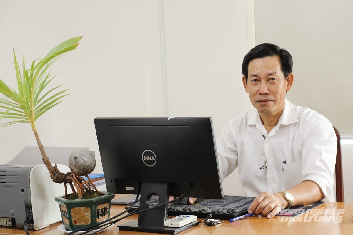 Dl. Bui Ngươn Thuan, vicepreședinte al Comitetului Frontului Patriei Vietnam din districtul Tam Binh și președinte al sindicatului. Fotografie: Nguyen Thuy. Ông Bùi Ngươn Thuận, Phó Chủ tịch Ủy ban MTTQ Việt Nam phường Tam Bình, Chủ tịch Công đoàn. Ảnh: Nguyễn Thủy.