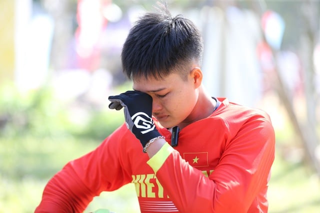 ນັກຖີບລົດຊາວຫວຽດນາມ ນ້ຳຕາໄຫລຍ້ອນບໍ່ສາມາດ “ບິນ” ໄດ້ດີຢູ່ຕາມສວນສັດ, ຄູຝຶກເວົ້າເຖິງ - ພາບທີ 3.