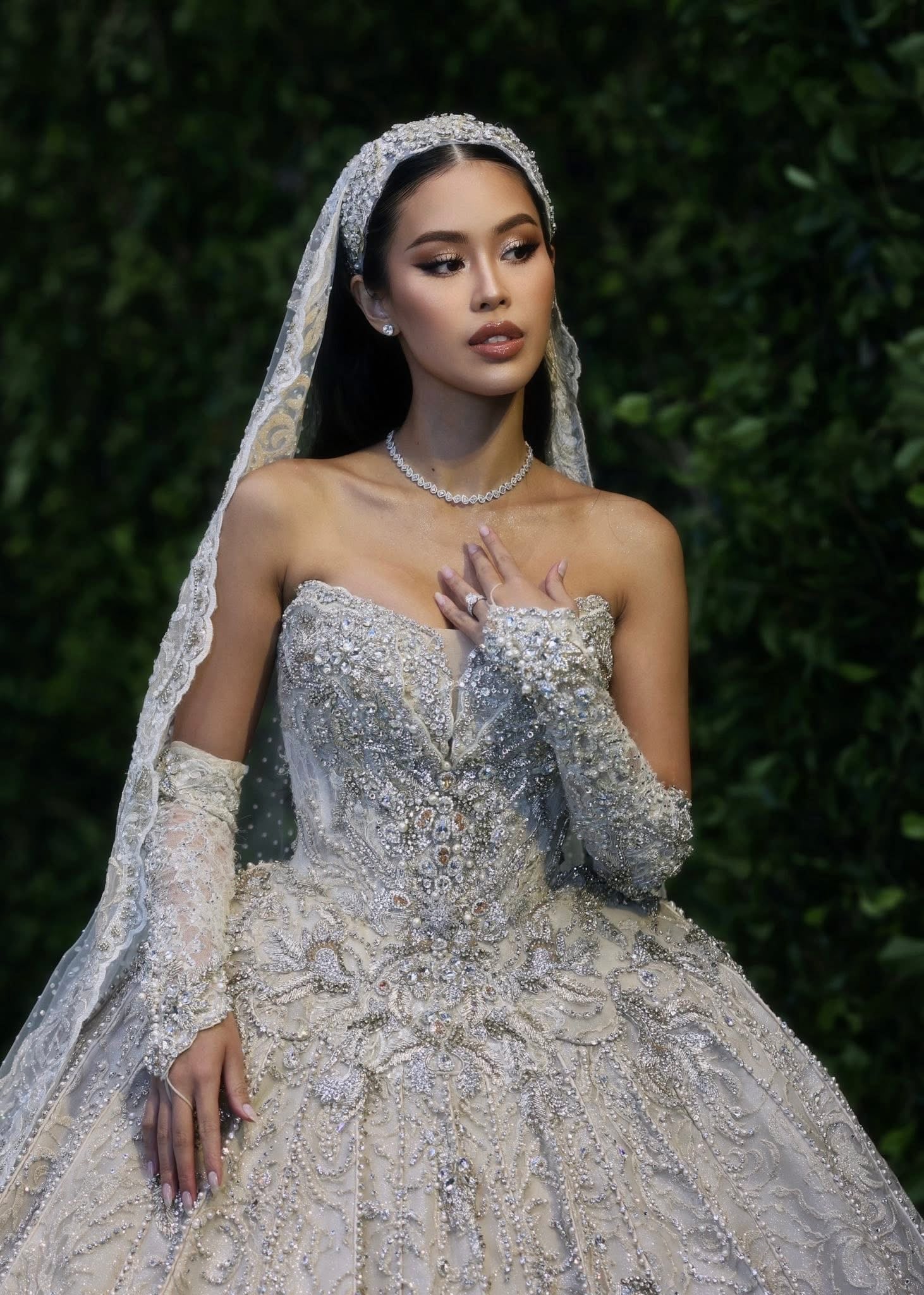 Hai chiếc đầm đắt đỏ nhất trong đám cưới của con gái cựu mỹ nhân màn bạc Thuỷ Tiên  - Ảnh 7.