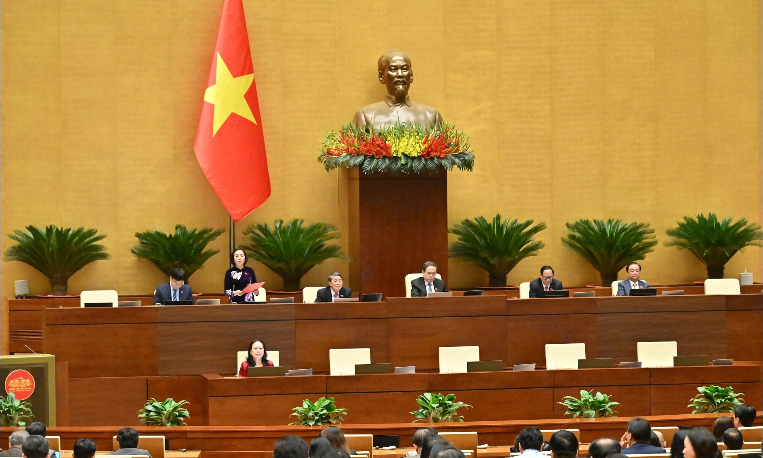 La vicepresidente dell'Assemblea nazionale, Nguyen Thi Thanh, ha presieduto la sessione. Foto: Quang Khanh