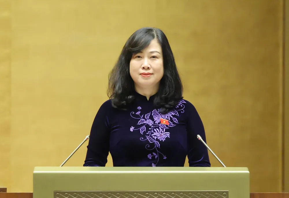 Hälsominister Dao Hong Lan presenterade utkastet till befolkningslag. Foto: QUANG PHUC